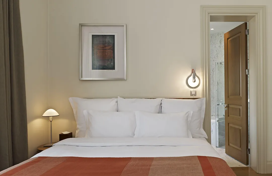 Tomtom Suites-1