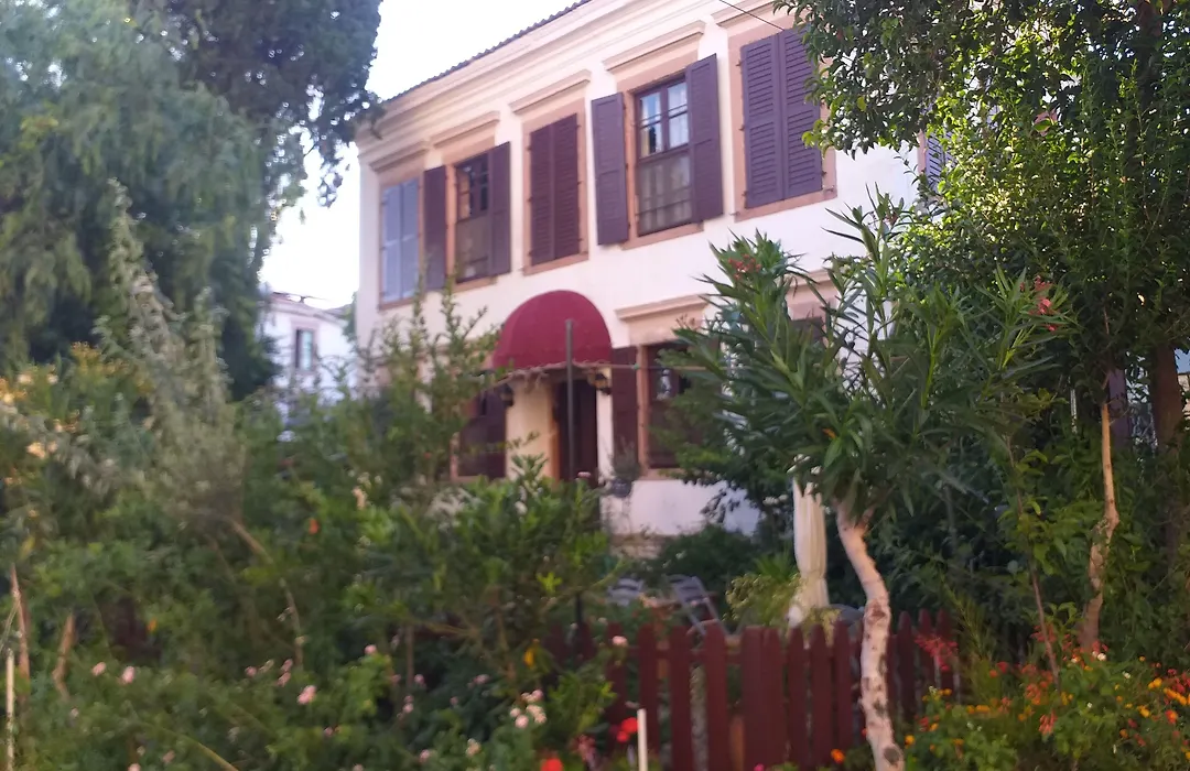 Cunda Zehra Teyzenin Evi-1