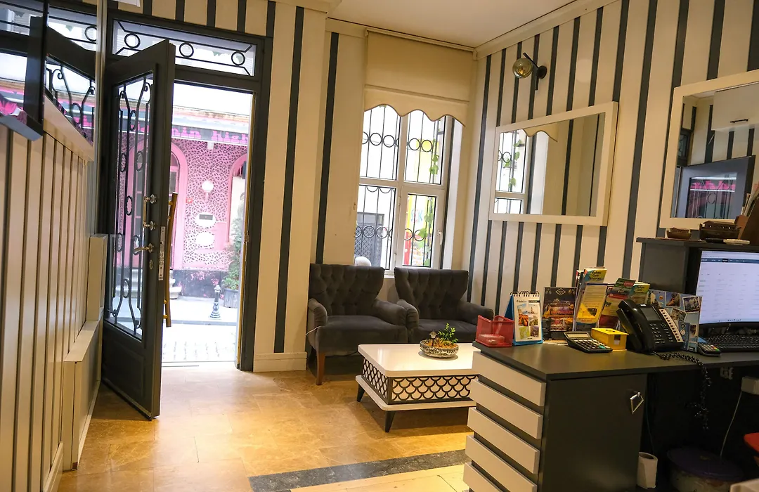 La Pazza Suites-1