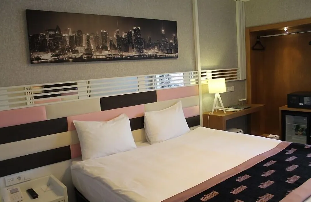 Manhattan Hotel-1