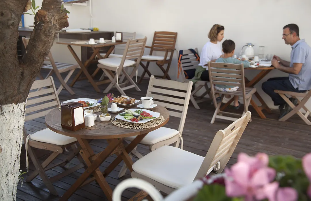 Iola Hotel-1