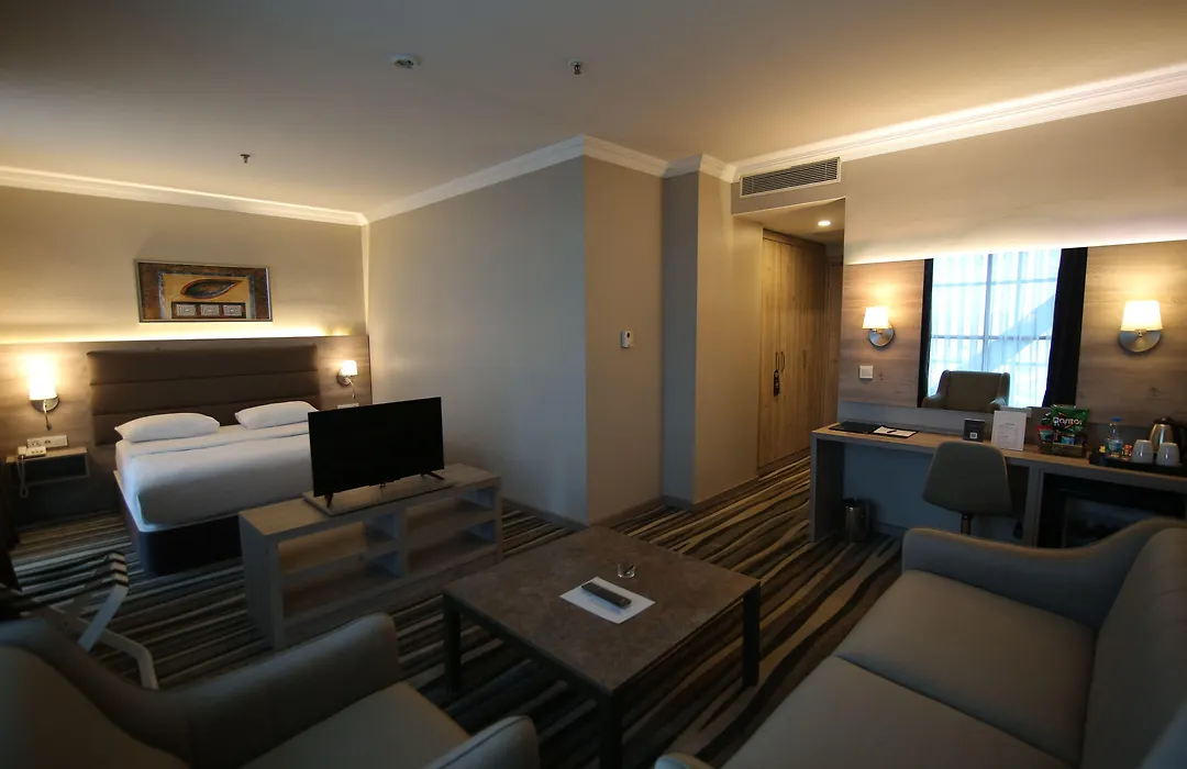 Hotel Excellence Inn-1