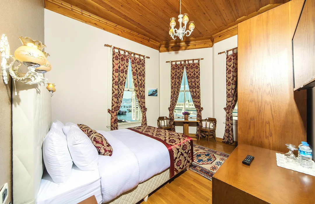 Mom Hotel-1