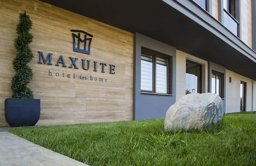 Maxuite Hotel In Home-1