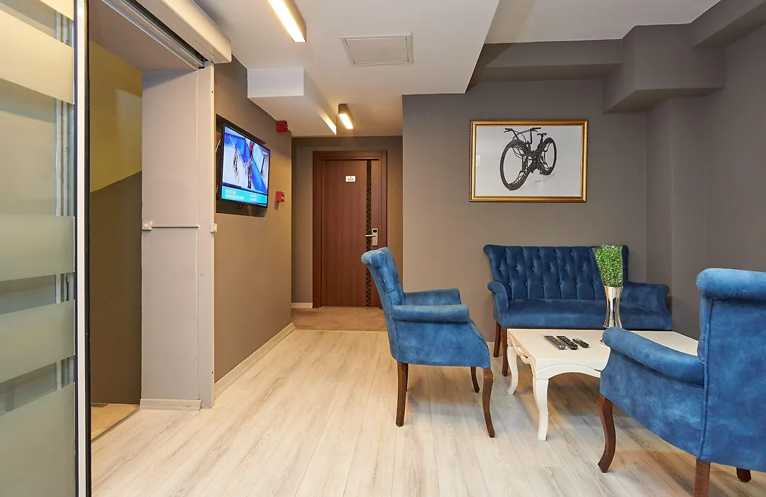 Renzo Hotel-1