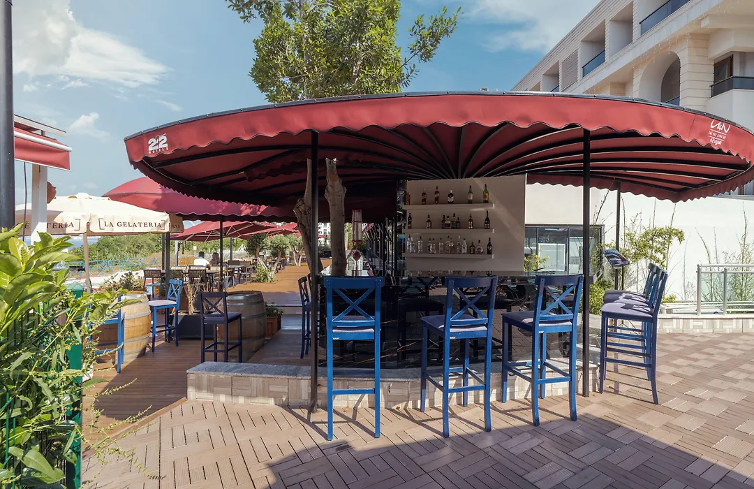 Tema 242 Hotel-1