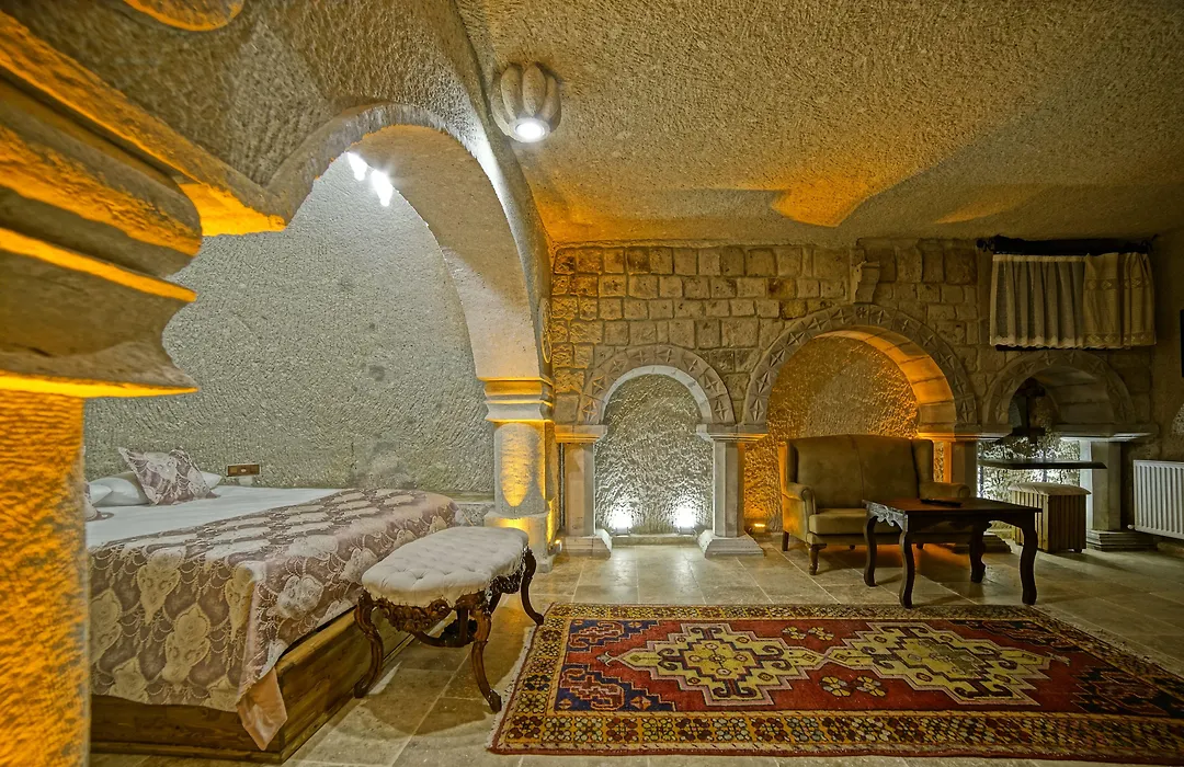Risus Cave Suites-1