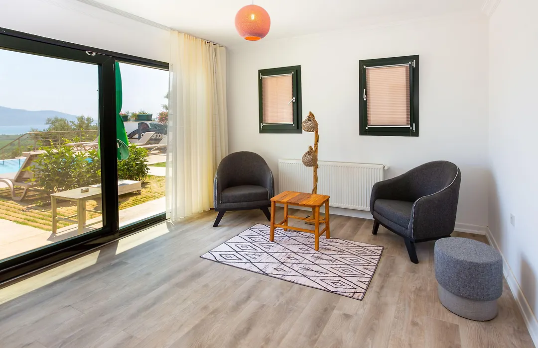 Beacon Hill Suites-1