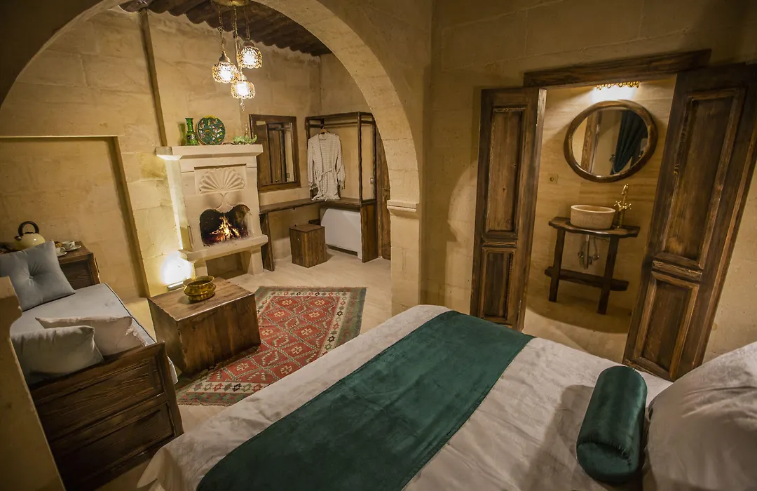 Mak'S Cave House-1