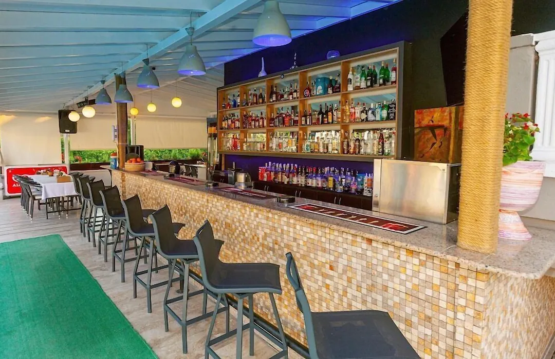 Club Ako Apart-1