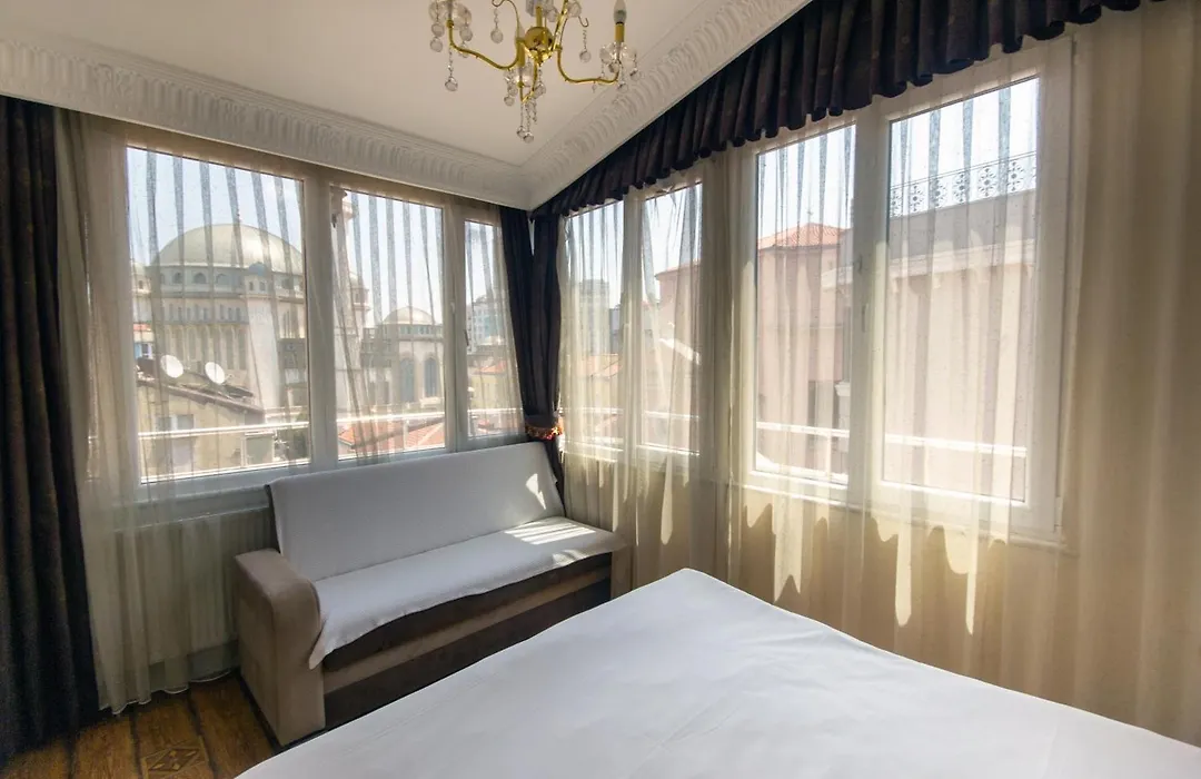 Iq Hotel-1