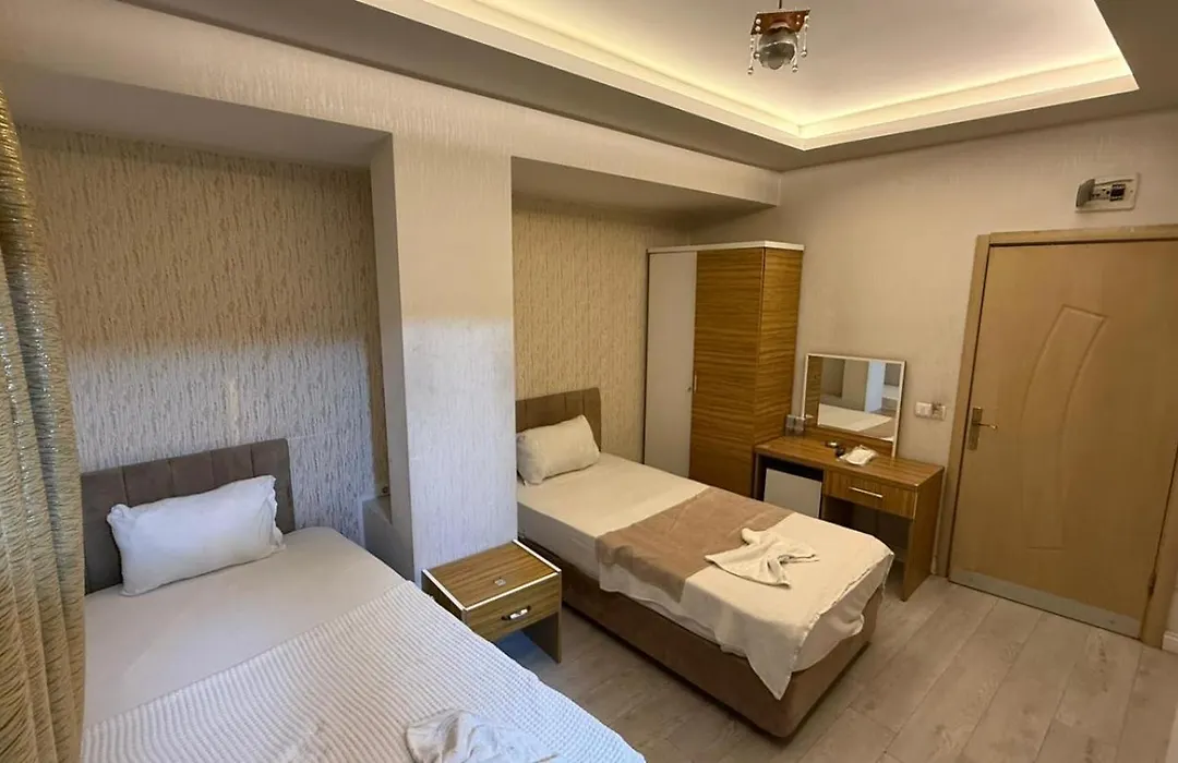 Grand Black Hotel-1
