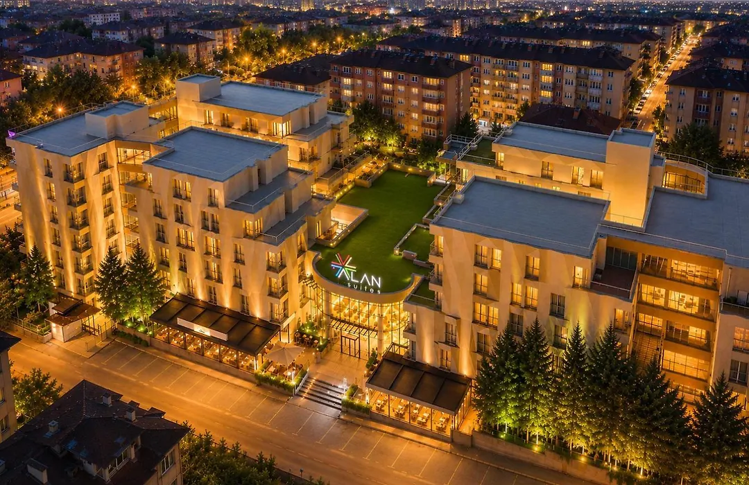 Alan Suites-1