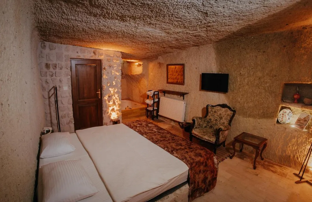 Saliche Cave Suite-1