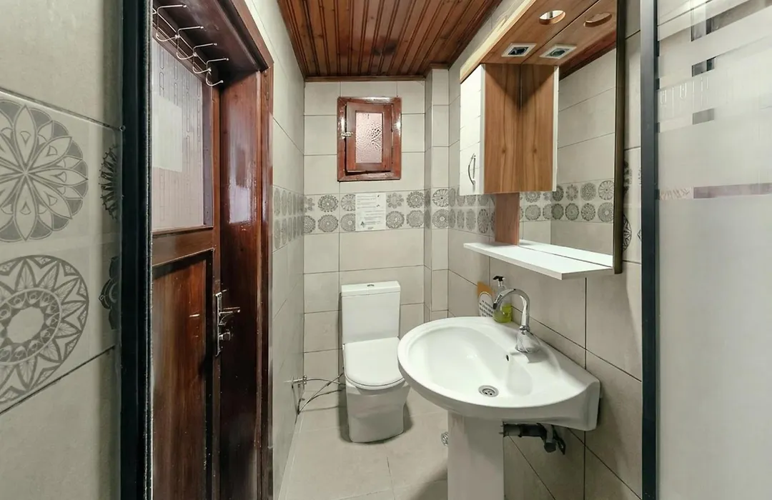 Yolo Hostel-1