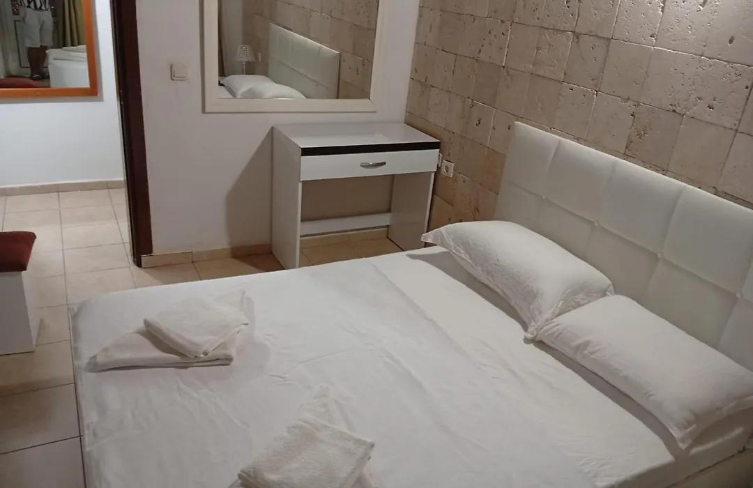 Safari Suit Hotel , Side-1
