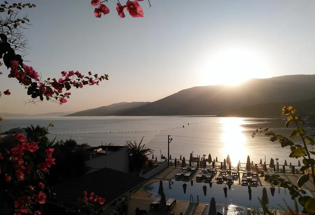 Sina Hotel (Adults Only)-1