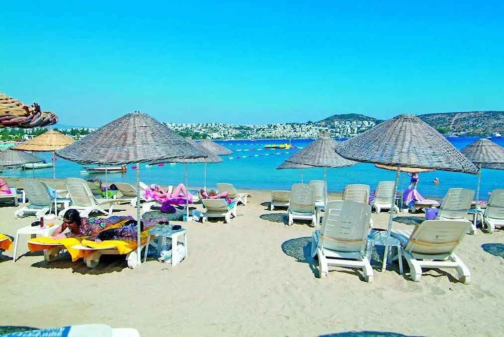 Costa 3S Beach-1