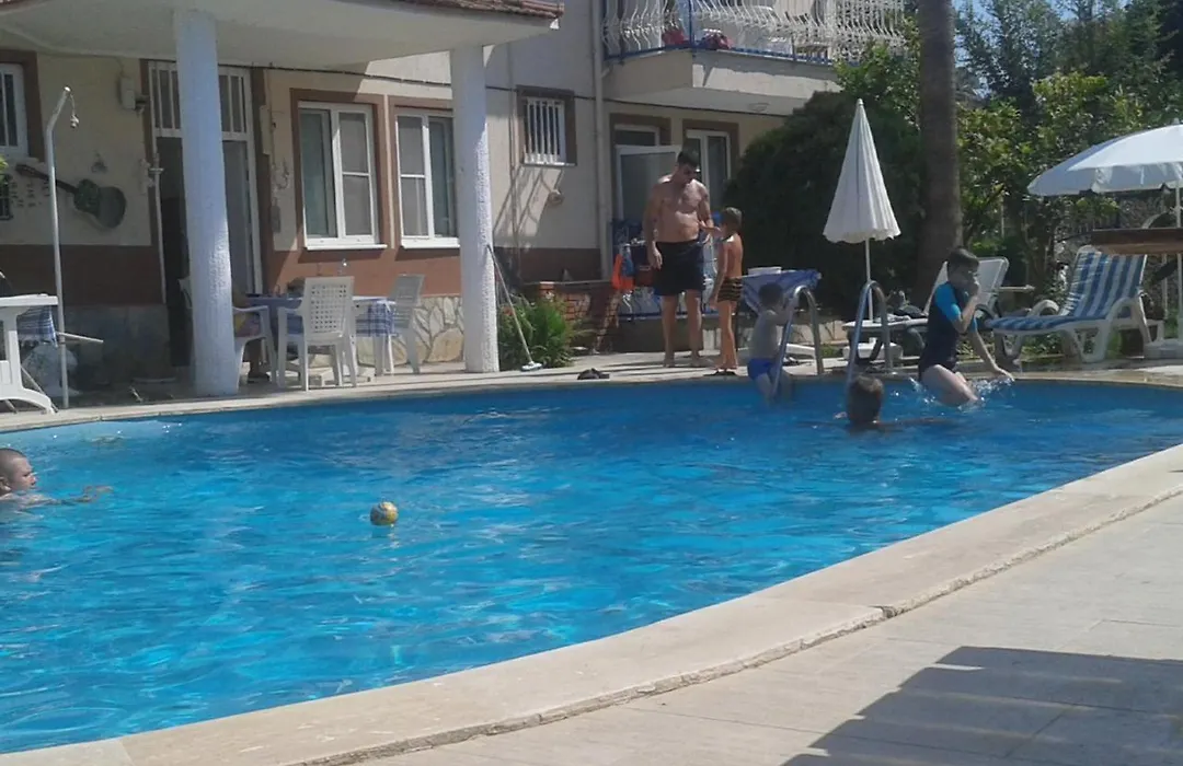 Apart Gala-1