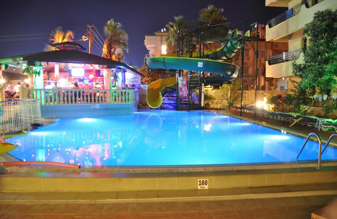 Maxwell Holiday Club-1