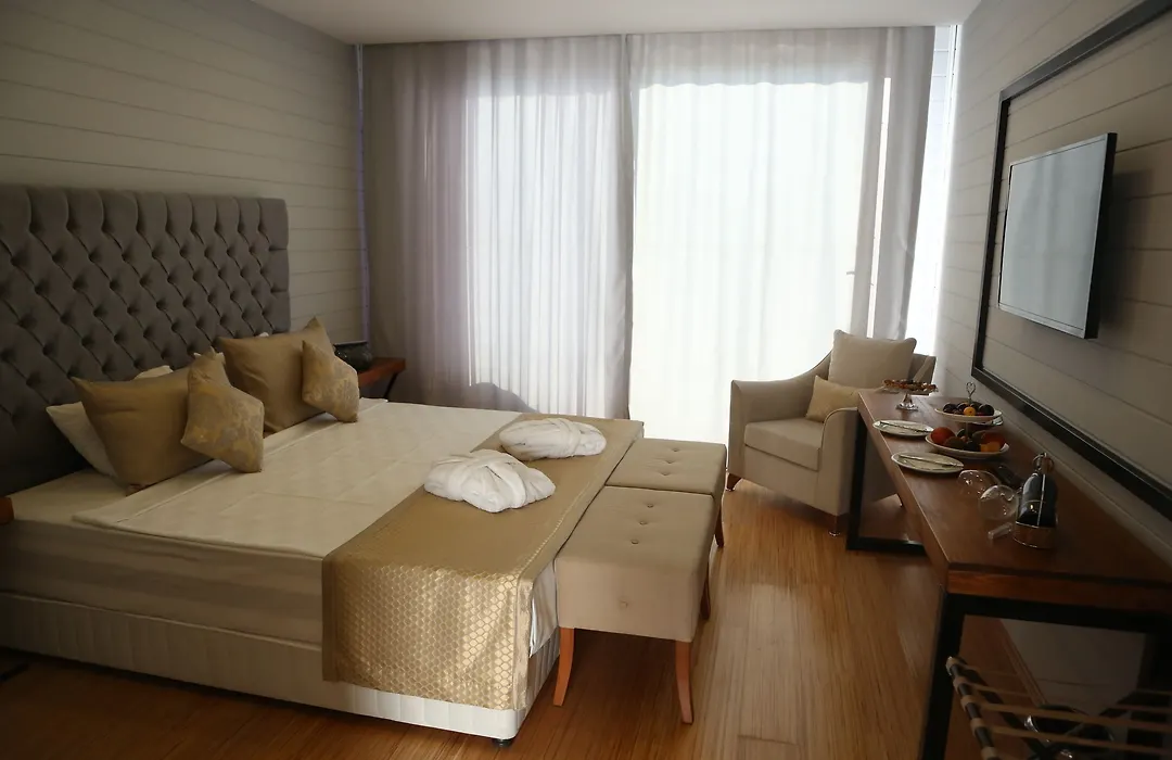 Risus Beach Resort Hotel Kusadasi-1