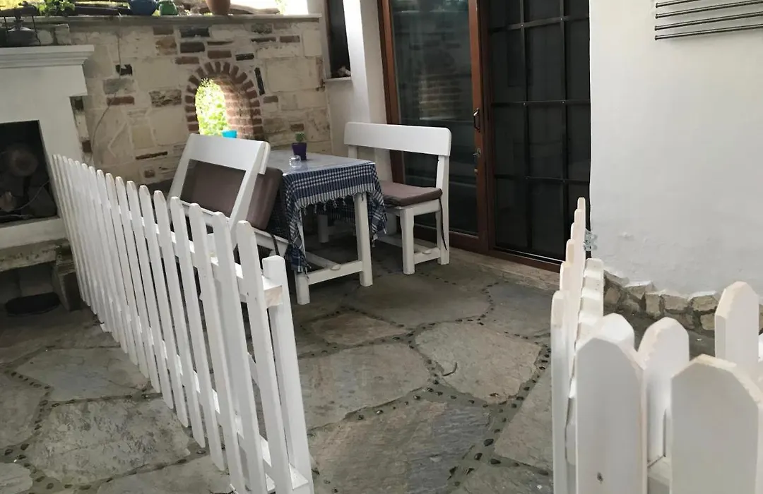 Iyon Pansiyon-1