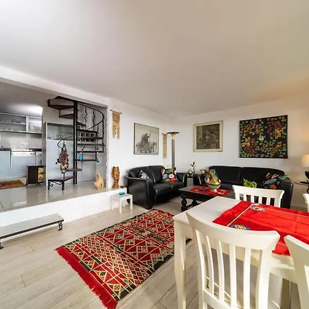 House With Tree Inside Near Sea In Maltepe-3