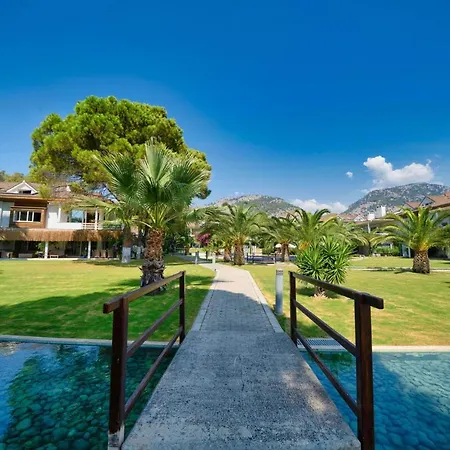 1 Bedroom Seafront Apart W/Pool, Garden, Free Wifi-3
