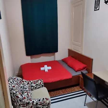 Taksim Spacious Room Shared Bathroom And Kitchen-2