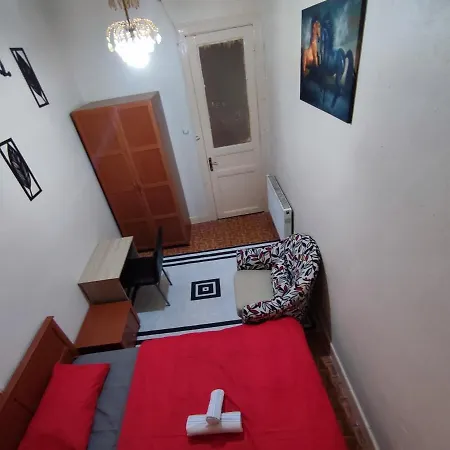 Taksim Spacious Room Shared Bathroom And Kitchen-3