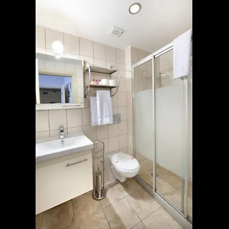 Room In Guest Room - Anice Family Room With Buffet Breakfast Very Close To Blue Mosque-3