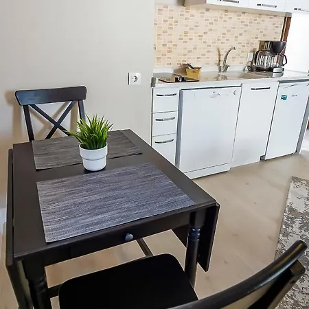Central And Comfortable Apartment With Shared Pool Near Beach In Bodrum-3