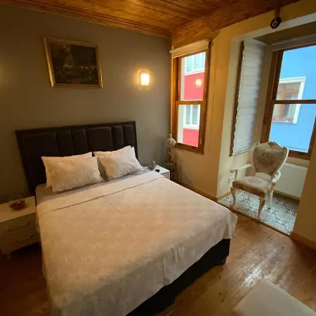 Orange Triplex House Balat-2