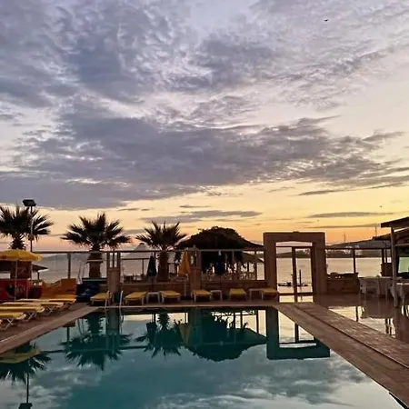 Club Rose Bay Hotel-2