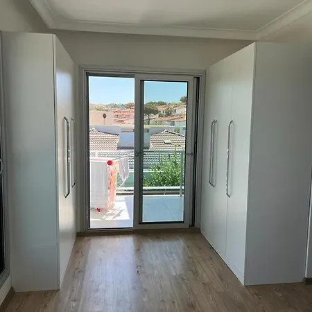 Deniz Manzarali Lueks Site Icinde Havuzlu Oezel Bir Villa-3