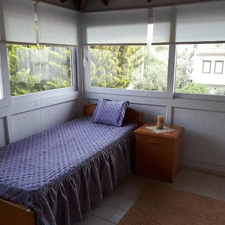 Cesme Saglikcilar Sitesi Uslu'S House-3