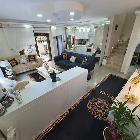 Villa Offering A Relaxed And Inviting Atmosphere-2