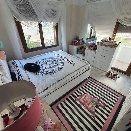 Villa Offering A Relaxed And Inviting Atmosphere-3