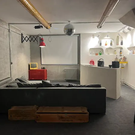 Private Triplex House In The City Center-2