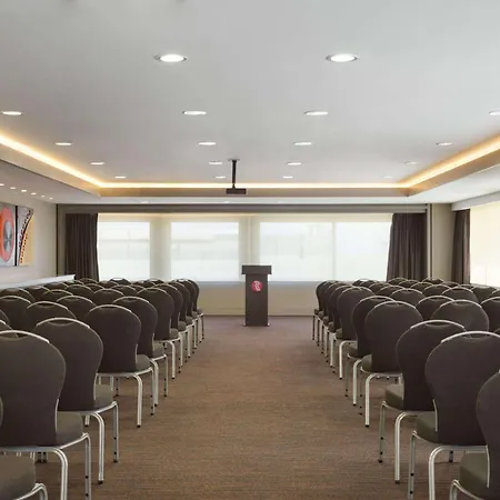 Ramada Hotel & Suites By Wyndham Izmir Kemalpasa-3