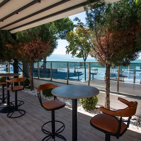 Lake Life Hotel-2