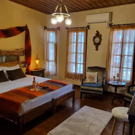 Olivia 1845 Guest House Ayvalik-3