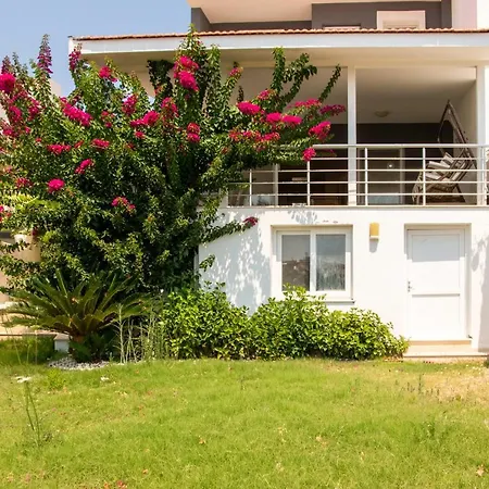 Peaceful House With Refreshing Terrace In Cesme-2