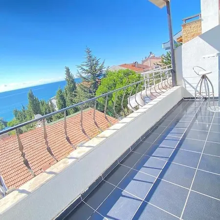 فيلا على الساحل Villa For Rent-3
