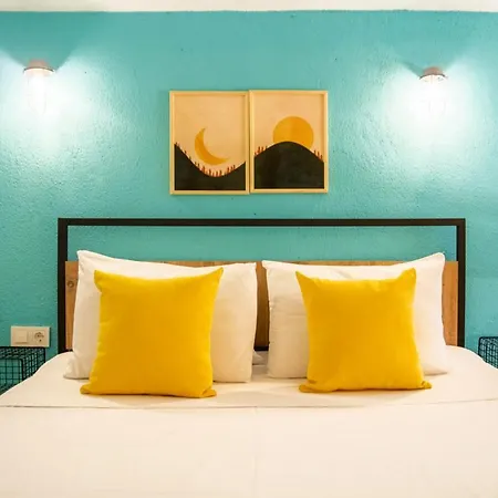 Central And Colorful Studio Flat In Alsancak-3