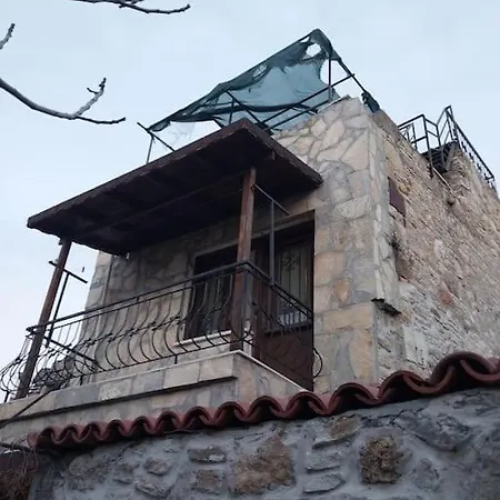 Yenifoca Merkezde Tas Triplex.-3