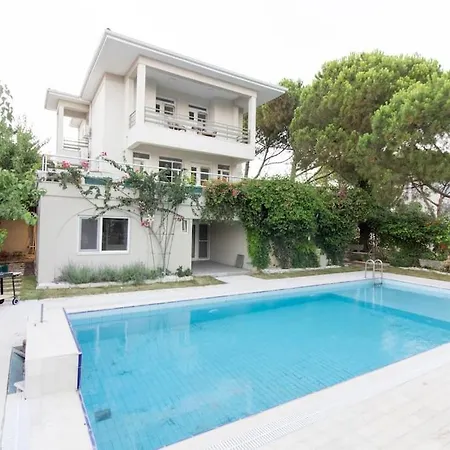 Spacious Exquisite 5Br Villa With Private Pool-2