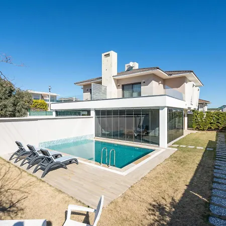 Private Pool Villa In Central Location For 6 People, Izmir Cesme - Awz 106-3