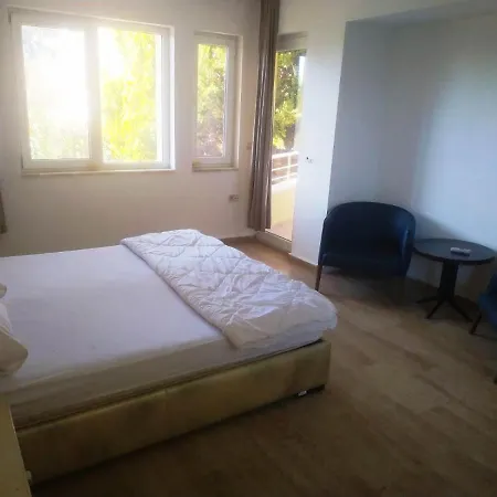 Comfortable Villa I-3