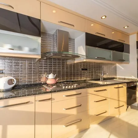 Lovely Flat With Sea View Near Beach In Muratpasa-3